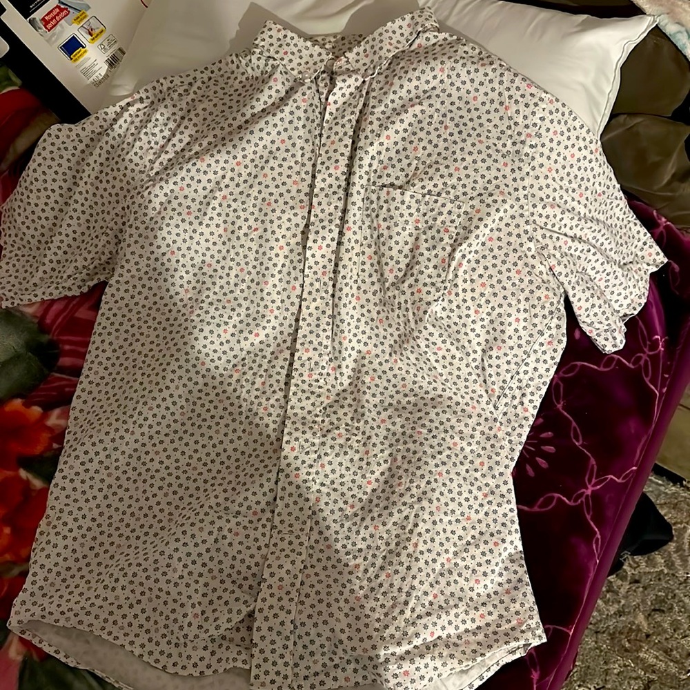 BEAUTIFUL RED WHITE and BLUE COLLAR DRESS SHIRT